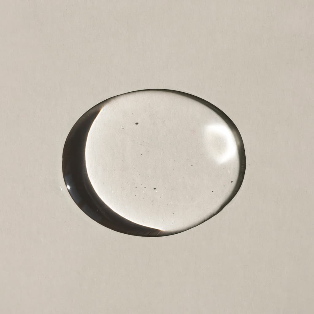 A pump of Stay Clear Beauty Super Serum Even Tone & Glow Sensitive showing its lightweight serum texture — brightening formula for dark spots, post-acne marks, and uneven skin tone on sensitive skin.
